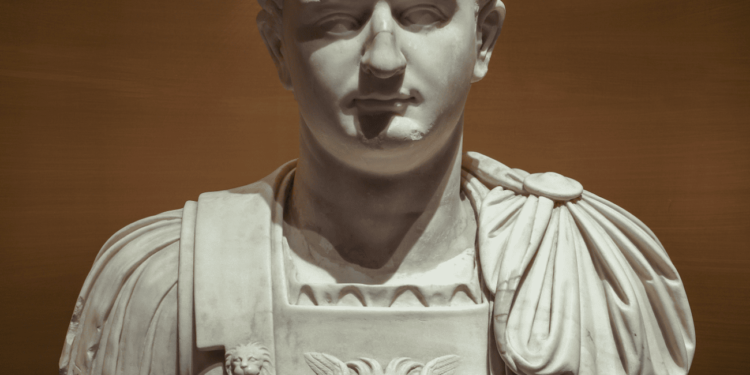 Busto de Domiciano, emperador romano e hijo de Vespasiano, dinastía Flavia (81-96 d.C.)