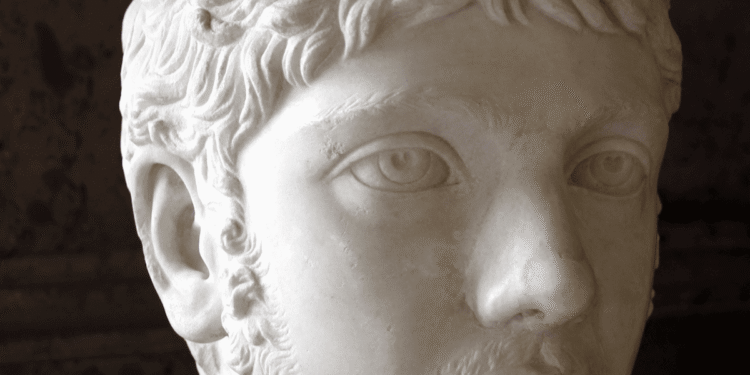 Elagábalo, emperador romano adolescente (218-222 dC). Busto que muestra al joven sacerdote sirio que llegó al trono a los 14 años. Elagábalo fue asesinado por la Guardia Pretoriana a los 18 años tras intentar imponer un dios sirio como religión principal del imperio romano