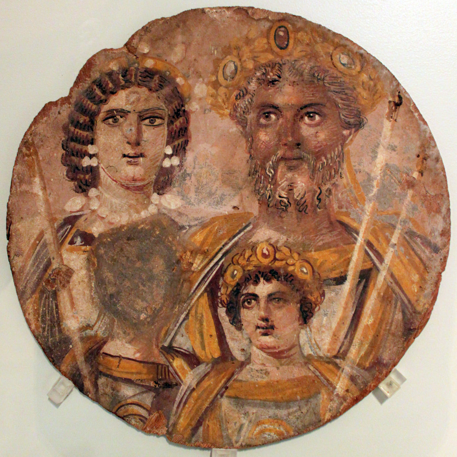 retrato de la familia de septimio severo, julia domna, caracalla y geta borrado
