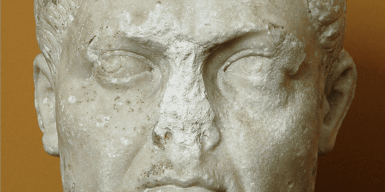 Valeriano fue emperador romano entre 193-260. Fue un senador que durante su reinado, tuvo un final trágico: fue el único emperador capturado vivo y tras su muerte, su cuerpo fue diseccionado, embalsamado y guardado en un templo persa como trofeo