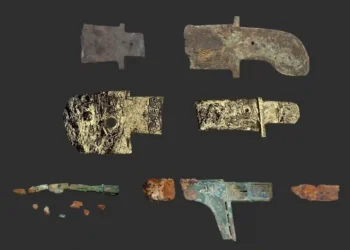 Un brazalete de la Antigua China hecho con hierro meteórico.