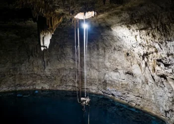 Han descubierto al fondo de un cenote un alijo de armas del siglo XIX.