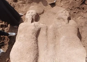 Encuentran una estatua de más de dos metros de Ramsés II.