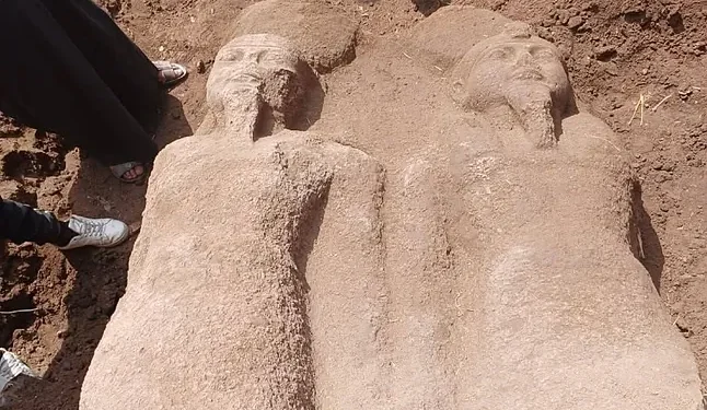 Encuentran una estatua de más de dos metros de Ramsés II.
