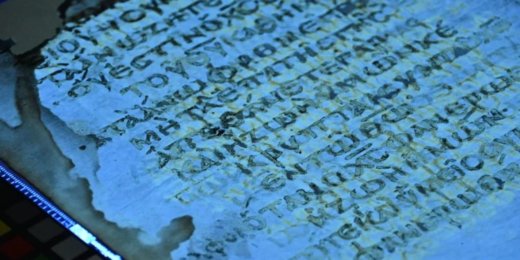 Especialistas de Reino Unido reconstruyen varias páginas del Nuevo Testamento del Códice H.