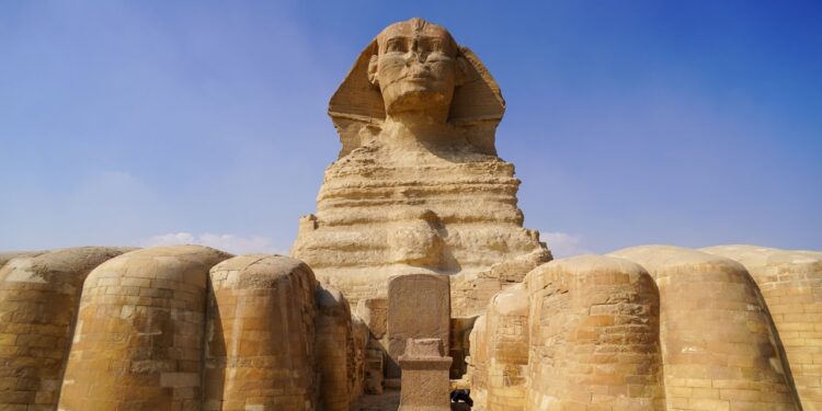Un catálogo de fotografías de la CIA posee el título de Templo bajo la Esfinge.