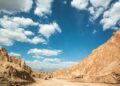 Geoglifos dañados en el desierto de Atacama.
