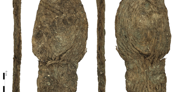 Descubren sandalias hechas de esparto en excelente estado de conservación.