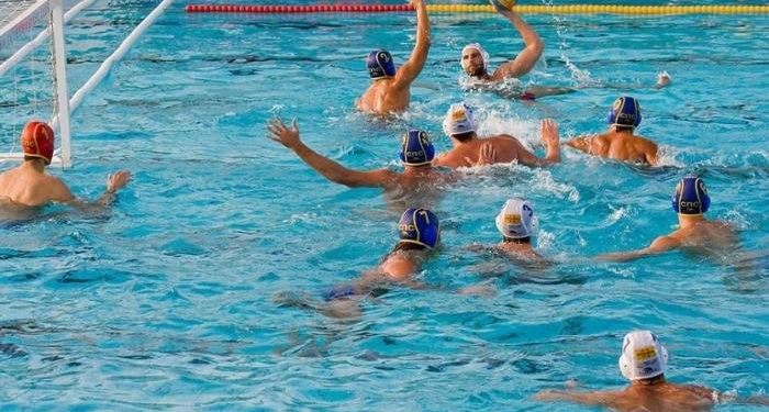 ¿Por qué en waterpolo el partido se divide en cuatro períodos cortos?