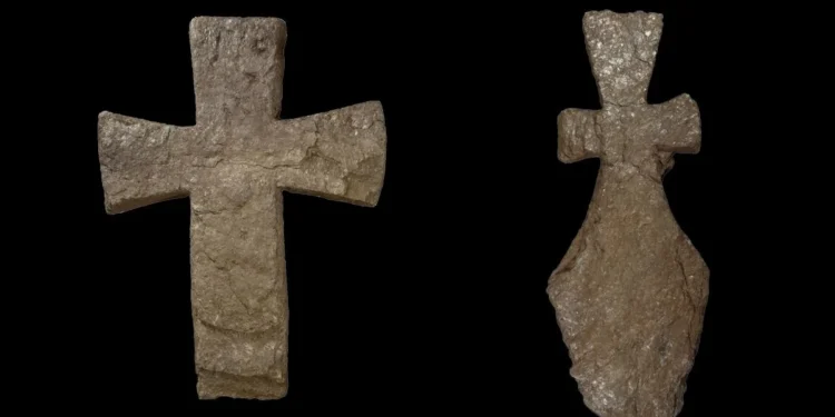 Siete cruces de gran tamaño son encontradas en Noruega.