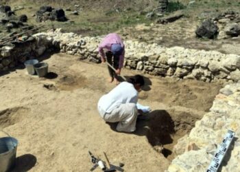 Descubren el entierro de un bebe en un templo de Zeus.