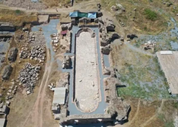 Una piscina capaz de albergar a 300 personas ha sido desenterrada en Turquía.