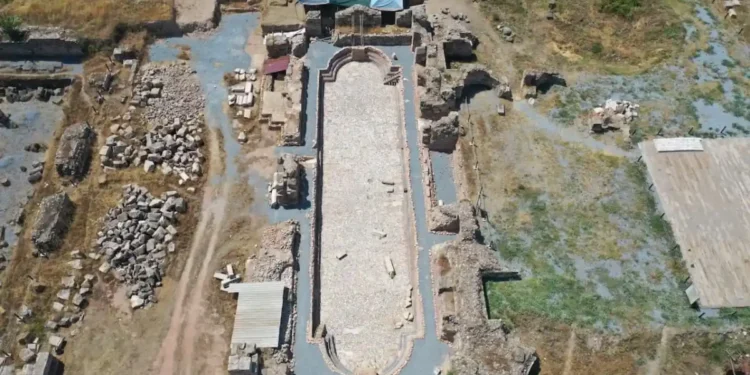 Una piscina capaz de albergar a 300 personas ha sido desenterrada en Turquía.