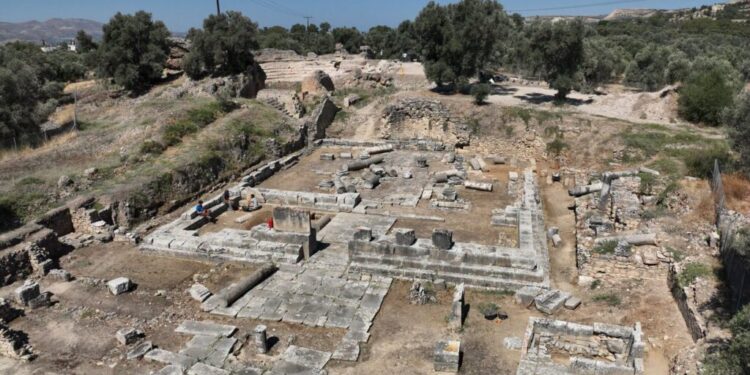 450 ratones son descubiertos en un templo dedicado al dios Apolo en Creta.