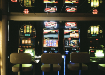 La evolución de las máquinas de casino: de los primeros mecanismos a las tragamonedas digitales