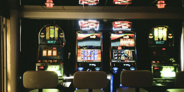 La evolución de las máquinas de casino: de los primeros mecanismos a las tragamonedas digitales