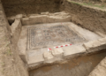 Los nombres y figuras de un perro y gato son descubiertos en una domus romanas.