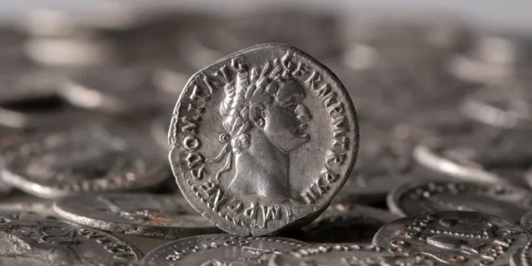 Descubren uno de los tesoros de plata de la época de Adriano más grandes de la historia en Alemania.